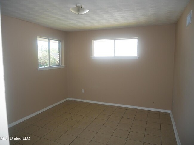 Building Photo - 1416 Vicksburg Dr
