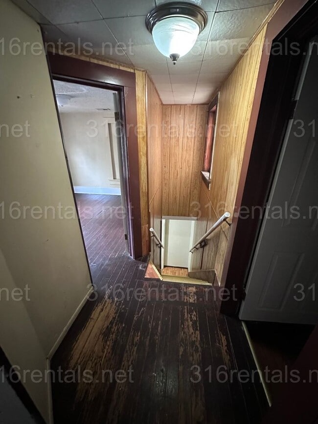 Building Photo - $995 - 3 bed 2 bath - Beautiful Home in De...