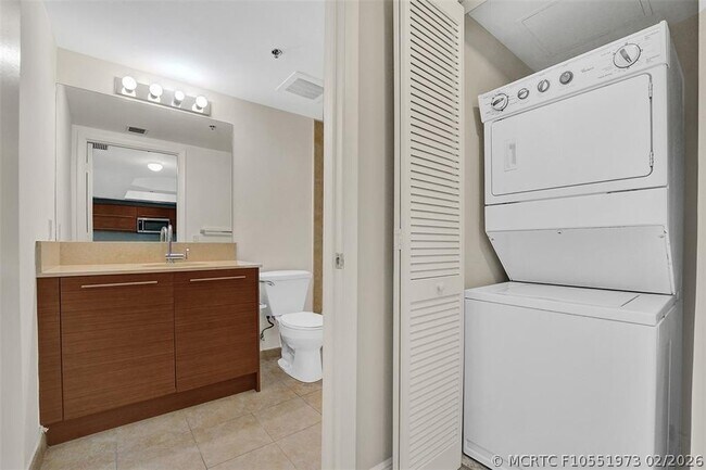 Building Photo - 2681 N Flamingo Rd