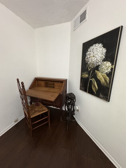 Building Photo - 2826 S Bartell Dr