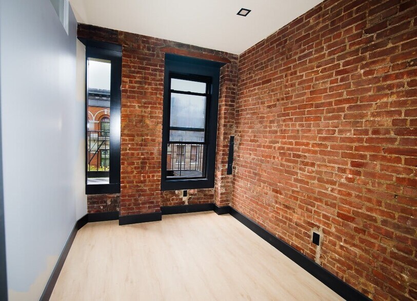 Building Photo - 9 W 103rd St