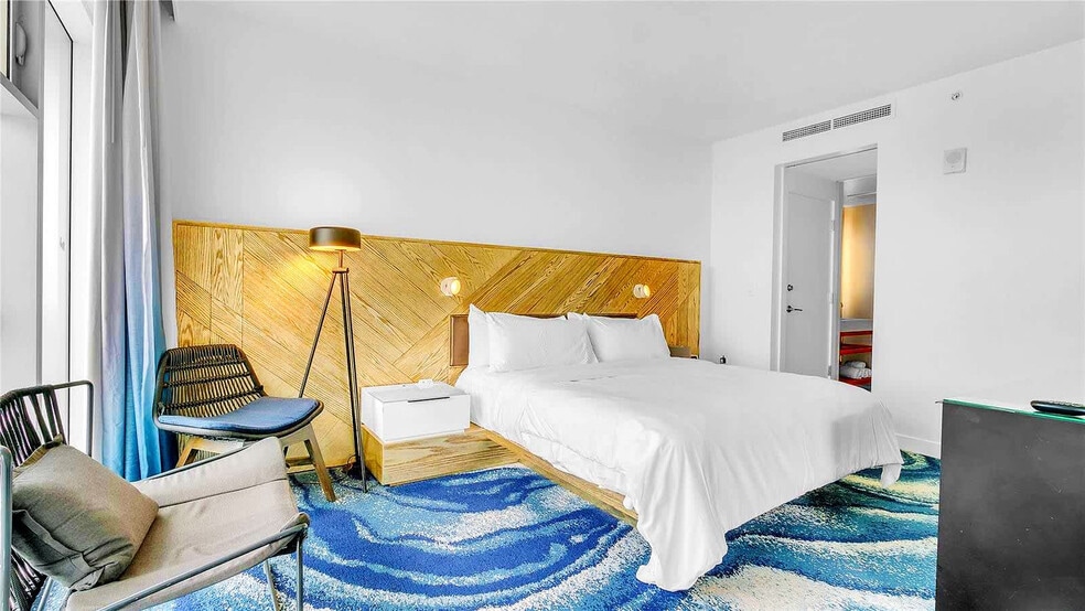 Building Photo - 3101 Bayshore Dr