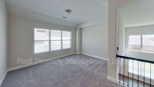 Building Photo - 6117 Horsetail Dr