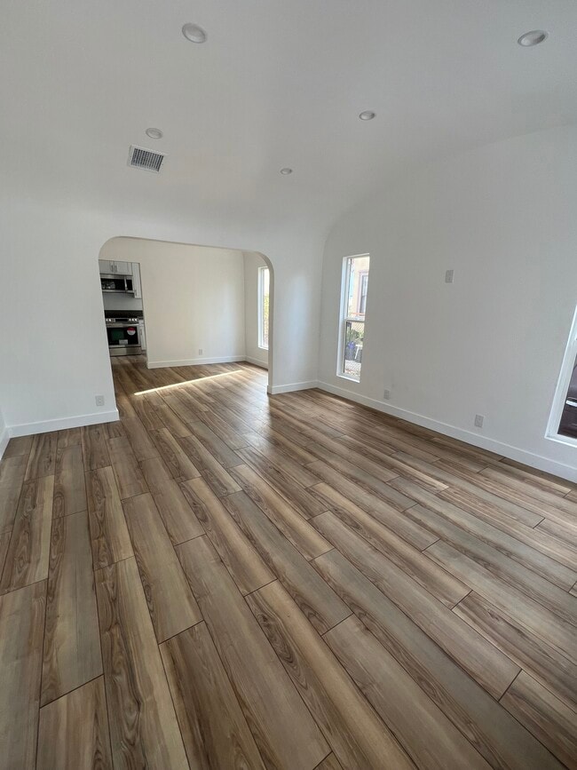 Building Photo - 3619 Edenhurst Ave