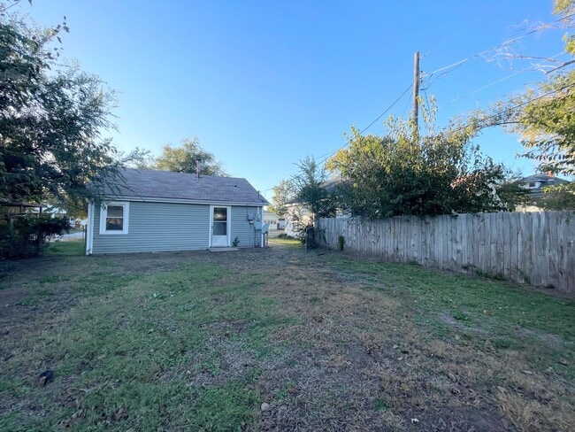 Building Photo - Remodeled 1 bedroom home