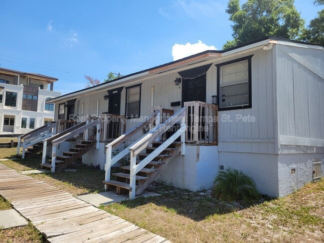 Building Photo - 402 W Amelia Ave
