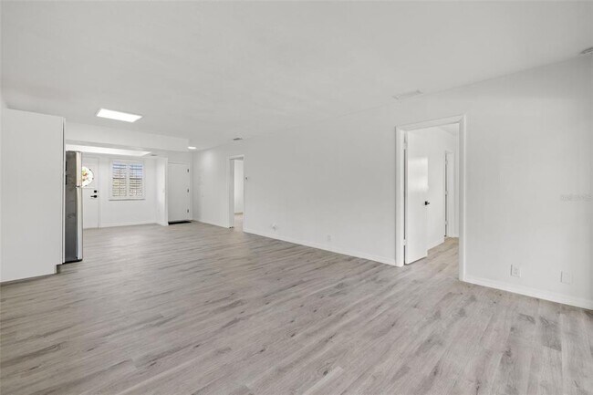 Building Photo - 1433 S Belcher Rd
