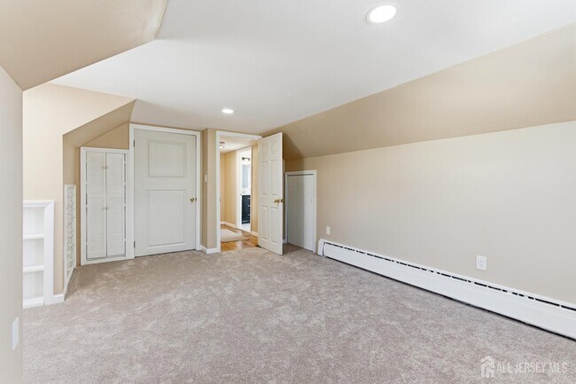 Building Photo - 219 Plainfield Rd