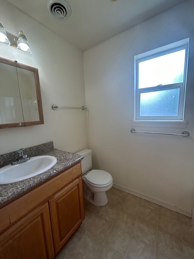 Building Photo - 465 Taft Ave