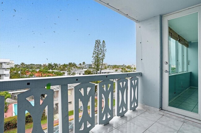 Building Photo - 8233 Harding Ave