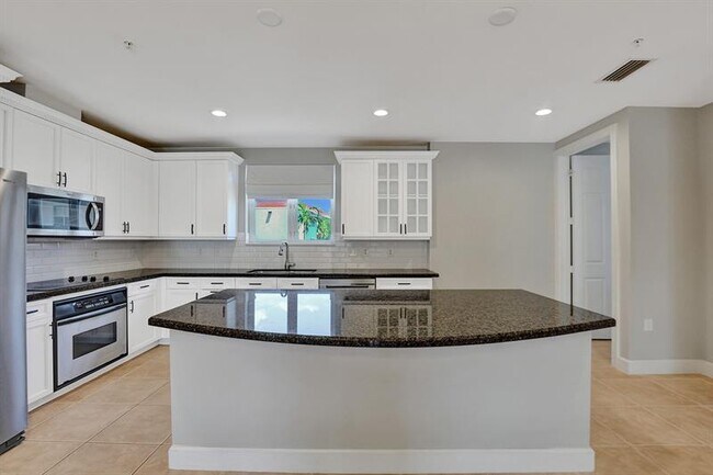 Building Photo - 1861 Coral Heights Blvd