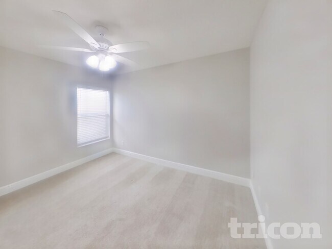 Building Photo - 1936 W Chestnut St