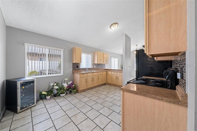 Building Photo - 4855 Kingston Cir