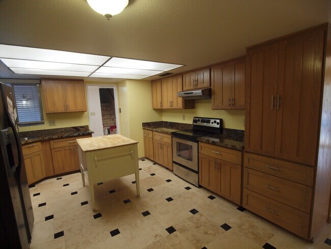 Building Photo - 4403 S Terrace Rd
