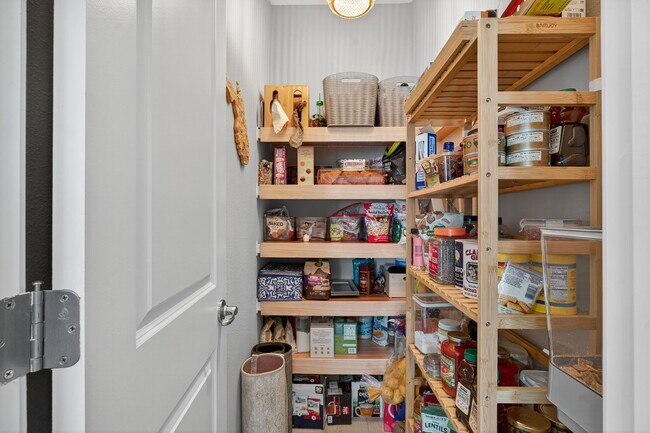 Building Photo - Fully Upgraded Home