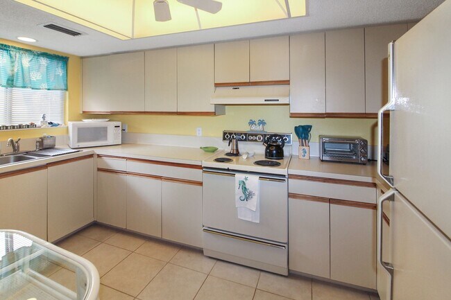 Building Photo - Saybrook Seasonal Condo for Rent