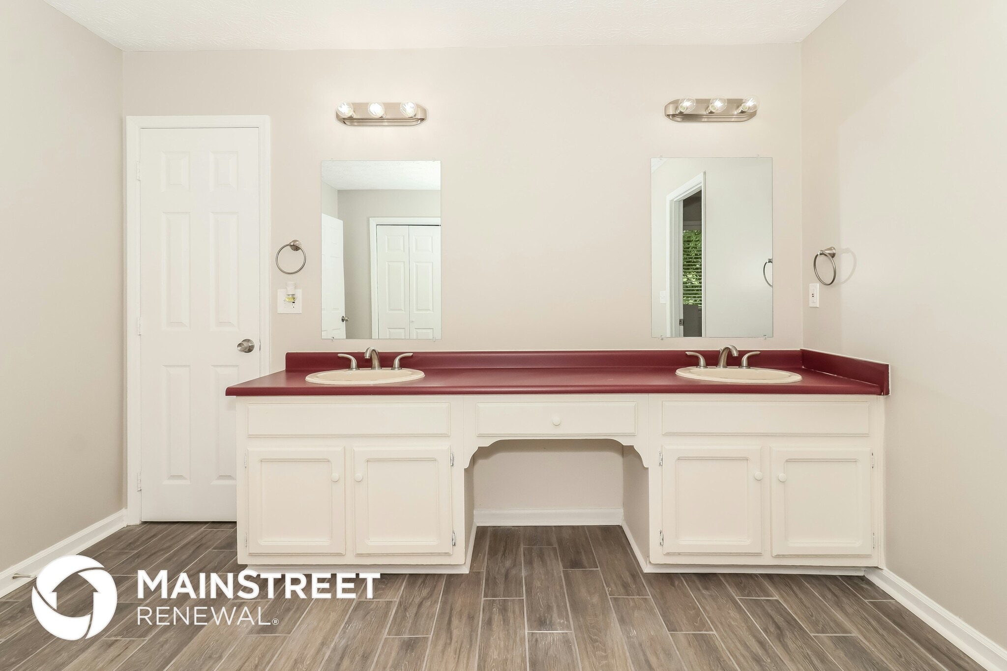 Building Photo - 1557 Isham Dr