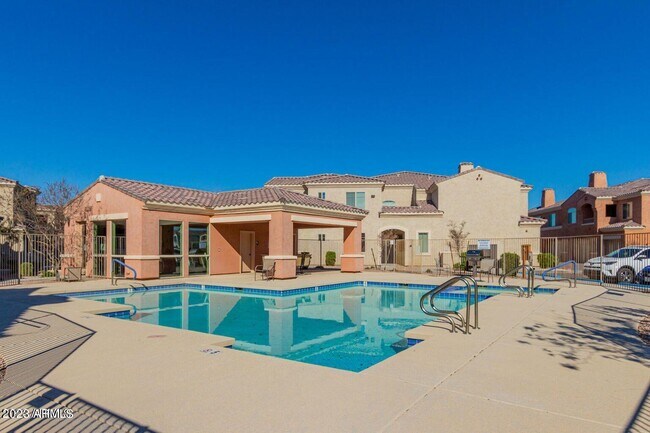 Building Photo - 900 S Canal Dr