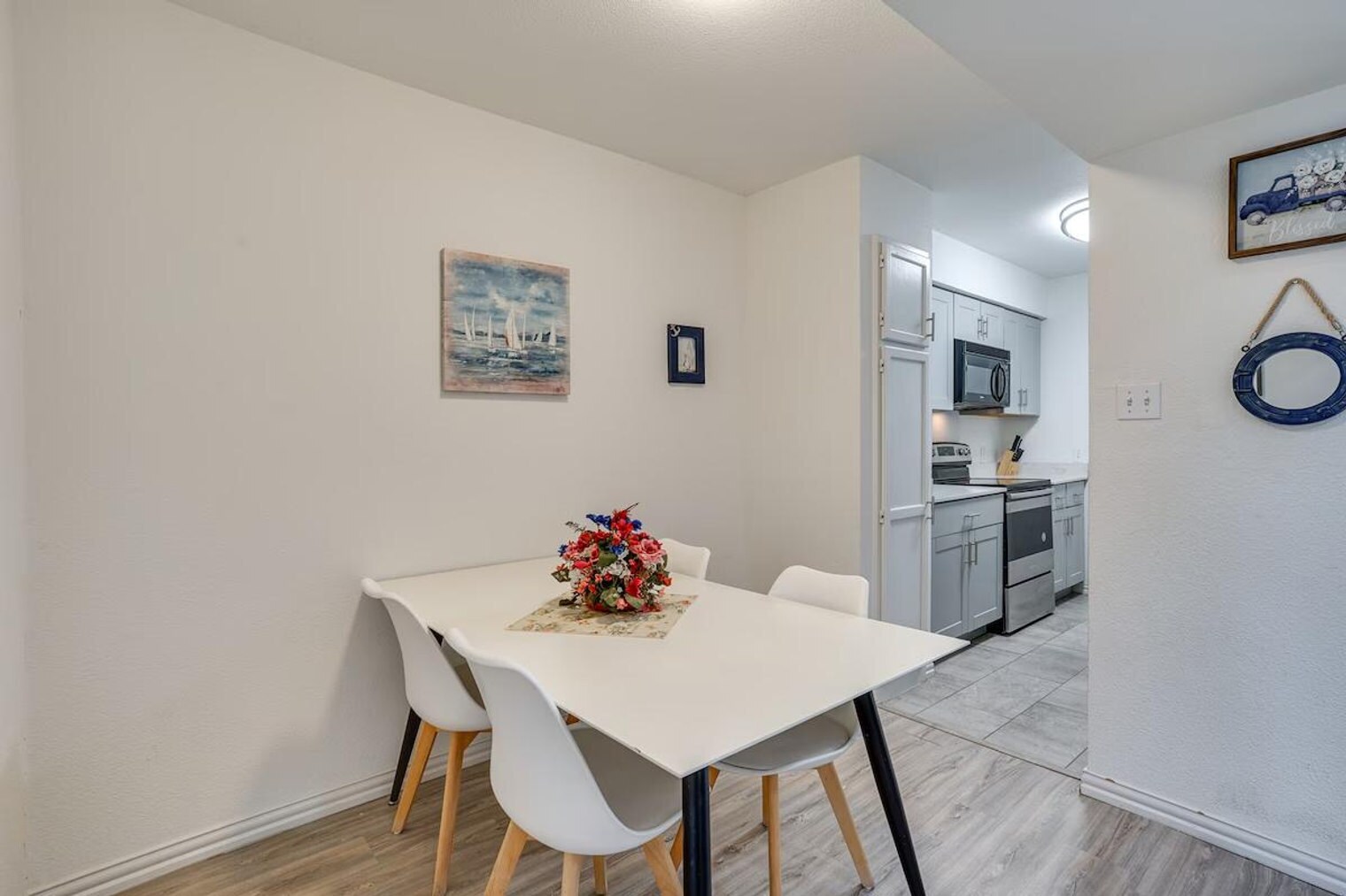 Building Photo - 6648 E Lovers Ln