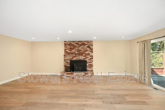 Building Photo - 1090 Livorna Rd
