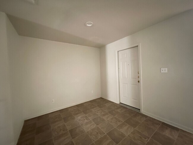Building Photo - 2701 Vernice Loop
