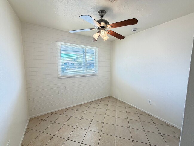 Building Photo - 3 Bedroom Gem with large bonus room and RV gate! No HOA