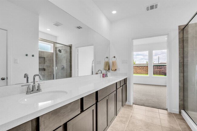 Building Photo - 17822 Carnation Gln Dr