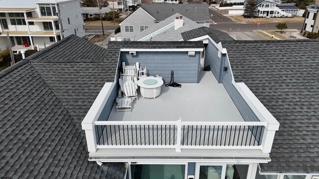 Building Photo - 404 21st St S