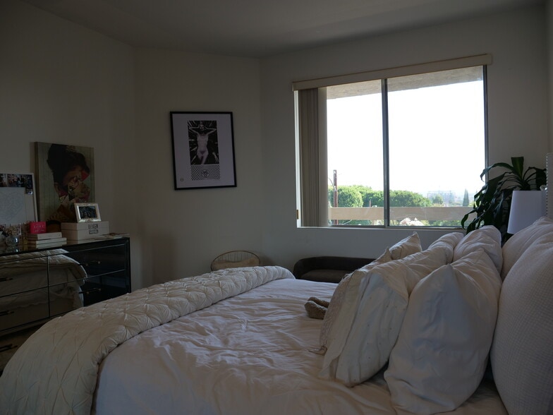 Bedroom - 8960 Cynthia St