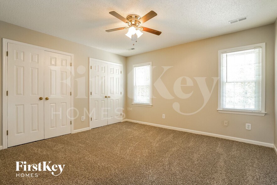 Building Photo - 6012 River Lake Cir