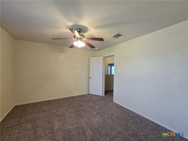 Building Photo - 5000 Willamette Ln