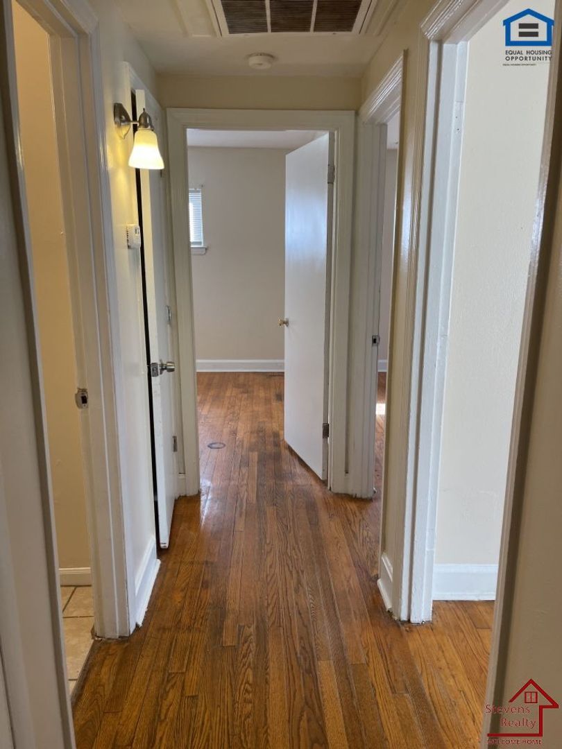 Building Photo - 1720 Cambridge Dr