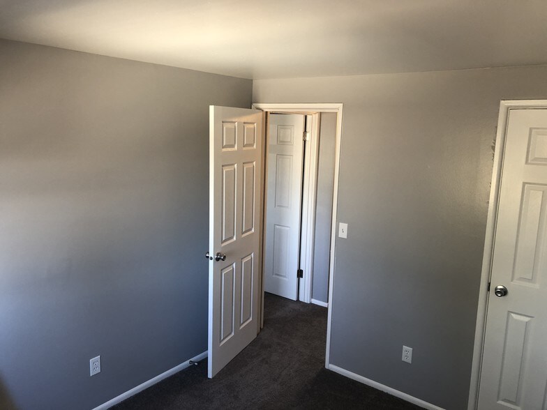Small bedroom - 2915 Columbus St