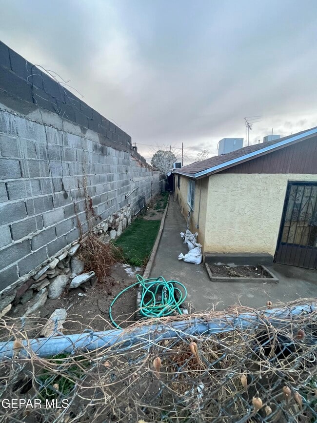 Building Photo - 6389 Salas Ln