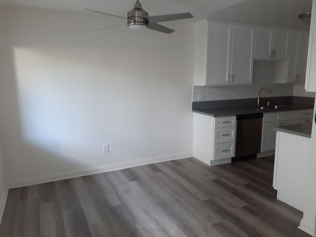Building Photo - 2 Bed 1 Bath Newly Renovated for Rent in Newport Beach