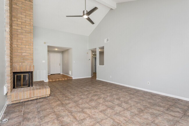 Building Photo - 2015 Braesmeadow Ln