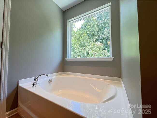 Building Photo - 432 Winecoff Woods Dr NW