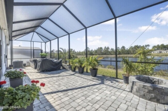 Building Photo - Stunning Waterfront 4 Bed Property in Sunn...