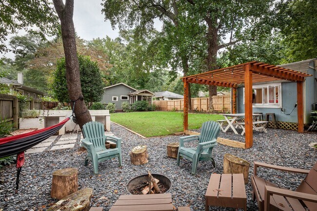 Building Photo - Beautiful 2bd/2ba Bungelow in Kirkwood wit...