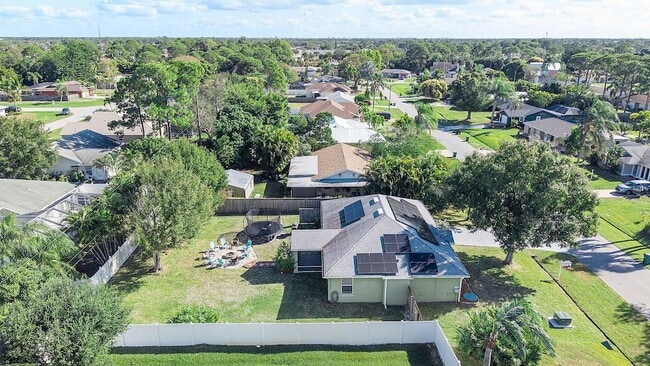 Building Photo - 655 SE Ron Rico Terrace