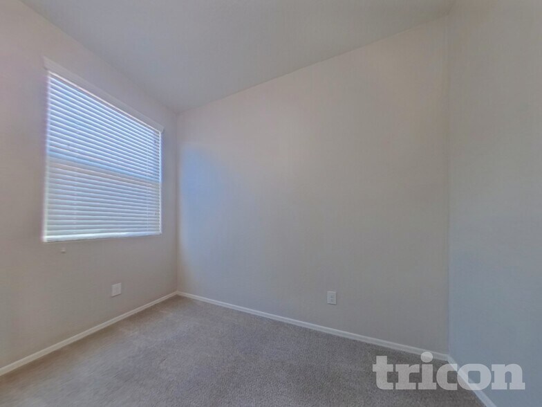 Building Photo - 21195 W Palm Ln