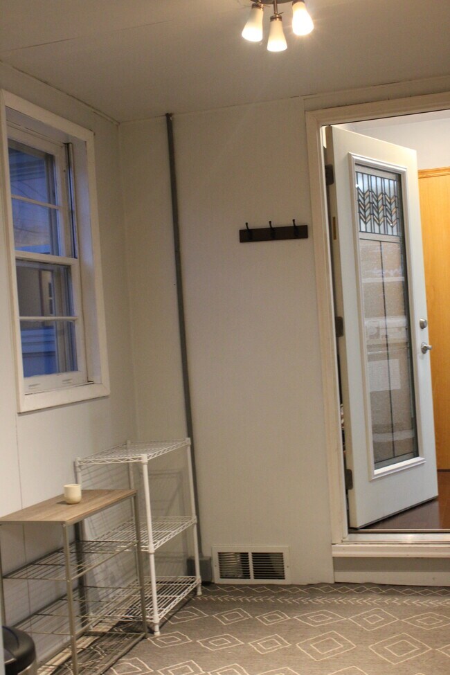 Building Photo - 5039 W Clayton Rd