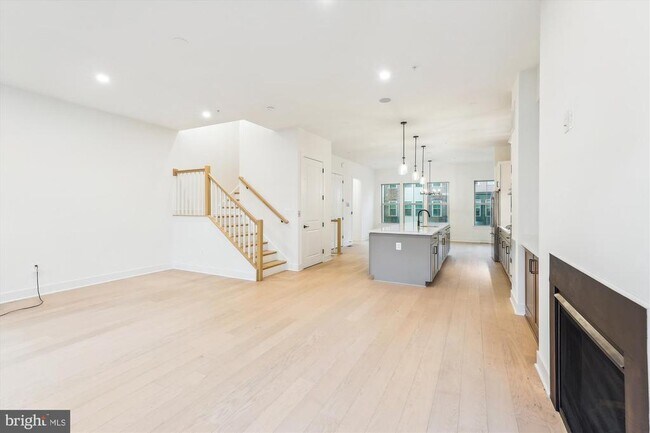 Building Photo - 10113 Dalmatian St