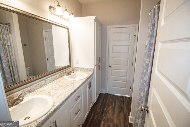 Building Photo - 603 N Kevin Ct