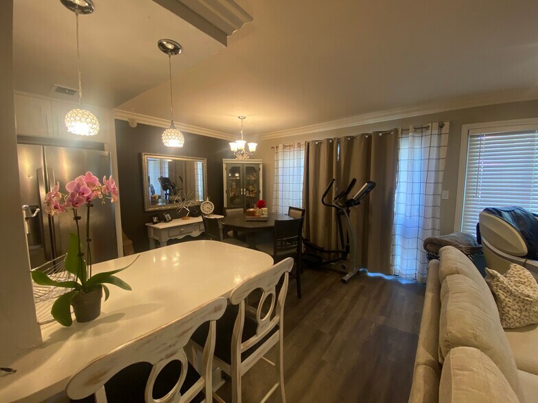 Building Photo - 1651 S Juniper St