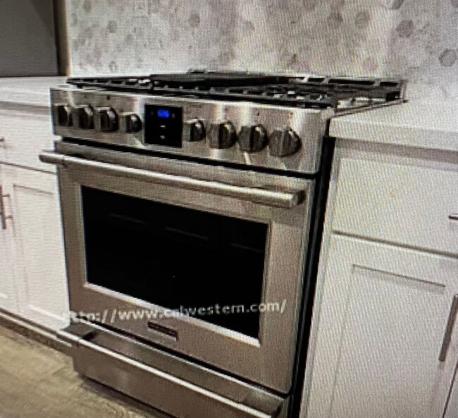 Building Photo - Built in 2019! Stunning 4/3.5 tri-level home minutes from Downtown Campbell!