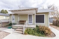 Building Photo - Adorable home on over-sized lot!