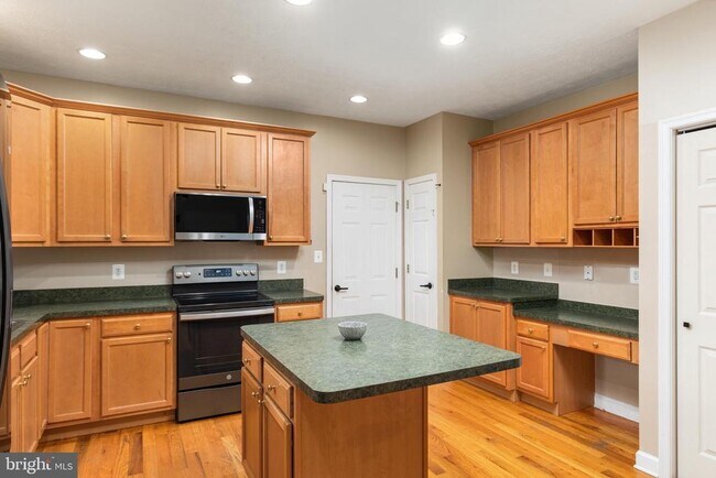 Building Photo - 677 Dellinger Dr