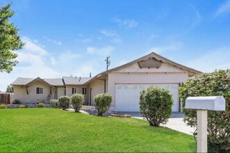 Building Photo - 2815 St Elmo Dr
