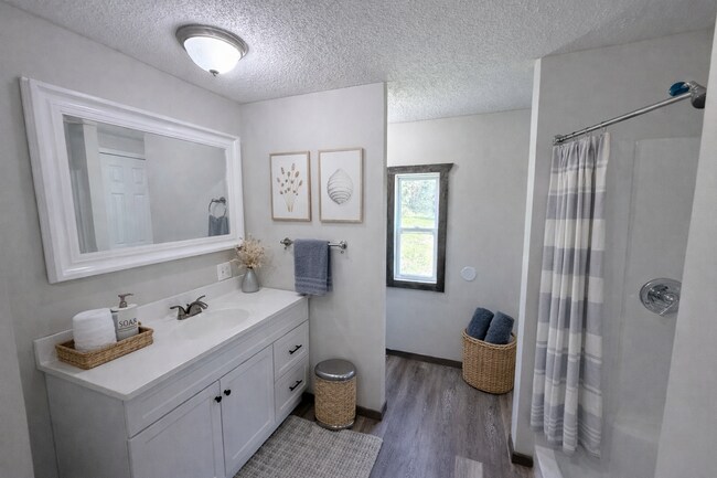 Building Photo - Fully Remodeled 3 Bedroom, 2 Bath Home in the Country – Versailles, KY